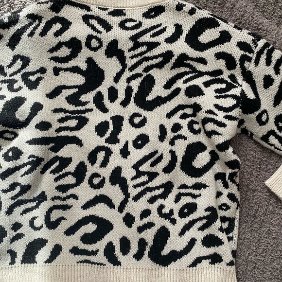 boutique sweater - Picture 3 of 3